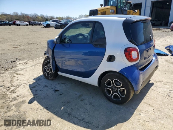 2016 Smart fortwo Passion z VIN WMEFJ5DA6GK064695, wystawiony jako Copart lot #53528315 z przebiegiem 53 508 mil mil oraz Szkody całkowita. Historia ofert i sprzedaży dostępna na DreamBid. Obrazek 2.