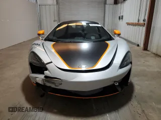 2017 McLaren 570S z VIN SBM13DAA6HW002345, wystawiony jako Copart lot #69572144 z przebiegiem 22 164 mil mil oraz Szkody całkowita. Historia ofert i sprzedaży dostępna na DreamBid. Obrazek 5.