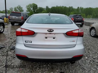 2016 Kia Forte EX z VIN KNAFZ4A87G5550317, wystawiony jako Copart lot #52009755 z przebiegiem 107 404 mil mil oraz Nie do naprawy • Non repairable. Historia ofert i sprzedaży dostępna na DreamBid. Obrazek 6.