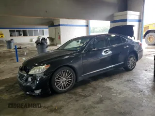 2011 Lexus LS 460 z VIN JTHBL5EF8B5103973, wystawiony jako Copart lot #56885645 z przebiegiem 191 841 mil mil oraz Szkody całkowita. Historia ofert i sprzedaży dostępna na DreamBid. Obrazek 1.