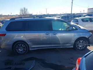 2018 Toyota Sienna XLE Auto Access Seat with VIN 5TDYZ3DCXJS922126, listed as a IAAI auction lot 41279511 with 116,145 mi miles. Bid and sale history available at carsss.com. Image 14.