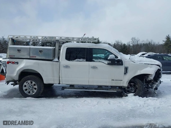 2017 Ford Super Duty F-250 SRW Lariat with VIN 1FT7W2BT0HEC93199, listed as a IAAI auction lot 41572251 with 157,935 mi miles. Bid and sale history available at carsss.com. Image 13.
