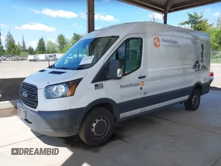 2018 Ford Transit z VIN 1FTYR2CM2JKB35831, wystawiony jako IAAI lot #42326559 z przebiegiem 90 590 mil mil oraz . Historia ofert i sprzedaży dostępna na DreamBid. Obrazek 17.