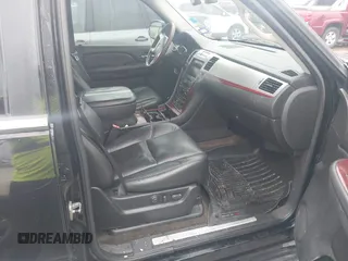2008 Cadillac Escalade ESV z VIN 1GYFK668X8R271590, wystawiony jako IAAI lot #41562499 z przebiegiem 175 365 mil mil oraz . Historia ofert i sprzedaży dostępna na DreamBid. Obrazek 5.
