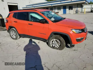 2019 Jeep Compass Sport с VIN 3C4NJDAB6KT724484, выставлен на аукционе Copart как лот 72231114 с пробегом 33 600 миль миль и Списание • Salvage title. История ставок и продаж доступна на DreamBid. Изображение 4.