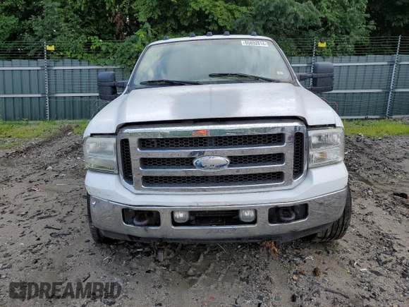 2005 Ford Super Duty F-250 XL with VIN 1FTSX21P15EA43770, listed as a Copart auction lot 65892814 with 136,698 mi miles and Salvage Title. Bid and sale history available at carsss.com. Image 5.