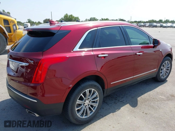 2017 Cadillac XT5 Luxury FWD z VIN 1GYKNBRS4HZ151581, wystawiony jako IAAI lot #42043322 z przebiegiem 120 598 mil mil oraz . Historia ofert i sprzedaży dostępna na DreamBid. Obrazek 4.