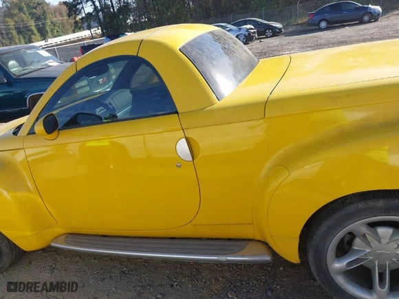 2004 Chevrolet SSR LS with VIN 1GCES14P24B109650, listed as a IAAI auction lot 40680359 with 28,279 mi miles. Bid and sale history available at carsss.com. Image 14.