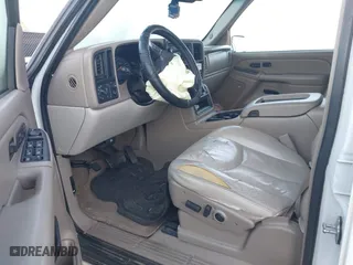 2005 Chevrolet Tahoe LT with VIN 1GNEC13T05J219574, listed as a IAAI auction lot 41828368 with 208,408 mi miles. Bid and sale history available at carsss.com. Image 5.