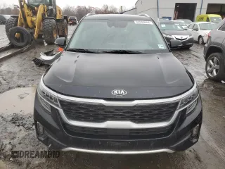 2021 Kia Seltos SX with VIN KNDETCA29M7217543, listed as a Copart auction lot 82009644 with 56,270 mi miles and Salvage Title. Bid and sale history available at carsss.com. Image 5.