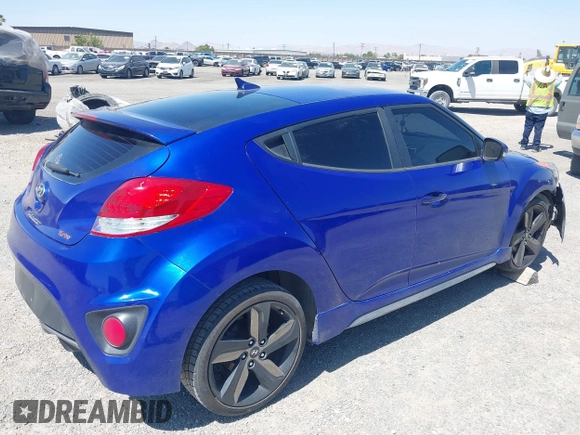 2015 Hyundai Veloster Turbo z VIN KMHTC6AE2FU218570, wystawiony jako IAAI lot #42609097 z przebiegiem 104 965 mil mil oraz . Historia ofert i sprzedaży dostępna na DreamBid. Obrazek 4.
