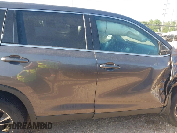 2019 Toyota Highlander LE с VIN 5TDBZRFH6KS945258, выставлен на аукционе IAAI как лот 41979698 с пробегом 122 624 миль миль и . История ставок и продаж доступна на DreamBid. Изображение 13.