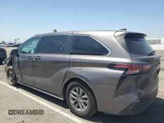 2022 Toyota Sienna LE z VIN 5TDKRKECXNS076178, wystawiony jako Copart lot #57437765 z przebiegiem 42 497 mil mil oraz Szkoda całkowita • Salvage title. Historia ofert i sprzedaży dostępna na DreamBid. Obrazek 2.
