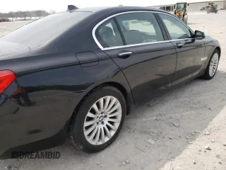 2010 BMW 7 Series 750Li z VIN WBAKB8C52ACY62870, wystawiony jako Copart lot #32775902 z przebiegiem 119 832 mil mil oraz Szkoda całkowita • Salvage title. Historia ofert i sprzedaży dostępna na DreamBid. Obrazek 9.