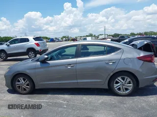 2020 Hyundai Elantra SEL z VIN 5NPD84LF6LH529154, wystawiony jako IAAI lot #39502750 z przebiegiem 101 695 mil mil oraz . Historia ofert i sprzedaży dostępna na DreamBid. Obrazek 14.