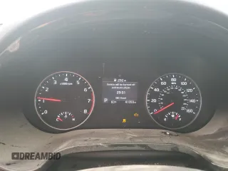 2022 Kia Seltos S z VIN KNDEUCAAXN7296906, wystawiony jako Copart lot #55474555 z przebiegiem 41 059 mil mil oraz Szkoda całkowita • Salvage title. Historia ofert i sprzedaży dostępna na DreamBid. Obrazek 9.
