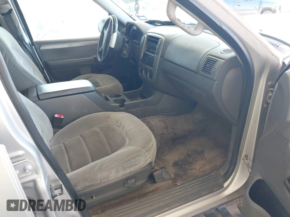 2004 Ford Explorer XLT z VIN 1FMZU73K94UA73489, wystawiony jako IAAI lot #42368974 z przebiegiem 221 365 mil mil oraz . Historia ofert i sprzedaży dostępna na DreamBid. Obrazek 5.