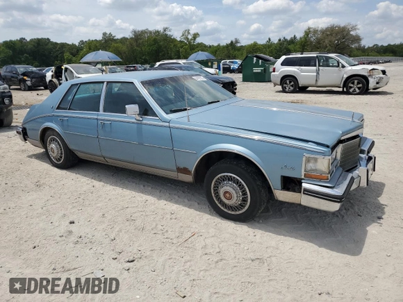 1985 Cadillac Seville z VIN 1G6KS6985FE825187, wystawiony jako Copart lot #54197375 z przebiegiem 2 706 mil mil oraz Czysty tytuł • Clean title. Historia ofert i sprzedaży dostępna na DreamBid. Obrazek 4.