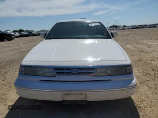 1995 Ford Crown Victoria z VIN 2FALP73W7SX158296, wystawiony jako Copart lot #56706735 z przebiegiem 104 884 mil mil oraz Czysty tytuł • Clean title. Historia ofert i sprzedaży dostępna na DreamBid. Obrazek 5.