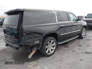2020 Cadillac Escalade ESV Luxury z VIN 1GYS4HKJ7LR116999, wystawiony jako IAAI lot #40707280 z przebiegiem 117 358 mil mil oraz . Historia ofert i sprzedaży dostępna na DreamBid. Obrazek 4.