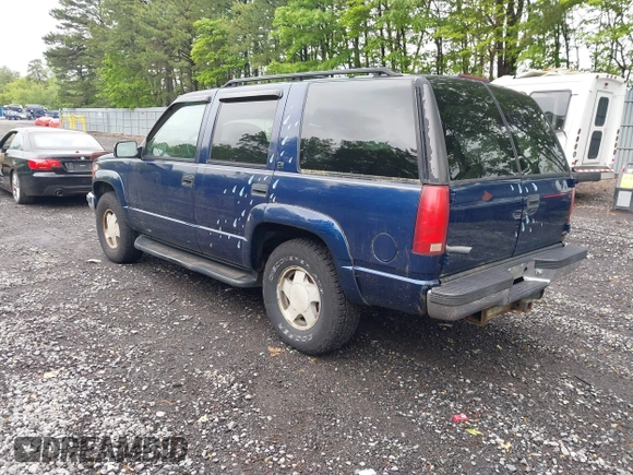 1998 Chevrolet Tahoe z VIN 1GNEK13R6WJ307523, wystawiony jako IAAI lot #42370506 z przebiegiem 268 361 mil mil oraz . Historia ofert i sprzedaży dostępna na DreamBid. Obrazek 3.