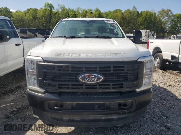 2024 Ford F-250 XL z VIN 1FTBF2BA3RED41577, wystawiony jako Copart lot #52189095 z przebiegiem Nie podano mil oraz Szkody całkowita. Historia ofert i sprzedaży dostępna na DreamBid. Obrazek 5.