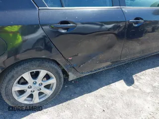 2011 Mazda 3 i Touring z VIN JM1BL1VG3B1398409, wystawiony jako IAAI lot #42281126 z przebiegiem 134 001 mil mil oraz . Historia ofert i sprzedaży dostępna na DreamBid. Obrazek 6.