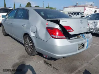 2005 Toyota Avalon XL with VIN 4T1BK36B15U035218, listed as a IAAI auction lot 41901091 with 173,503 mi miles. Bid and sale history available at carsss.com. Image 3.