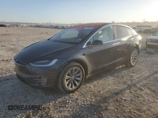 2017 Tesla Model X 90D z VIN 5YJXCBE24HF053891, wystawiony jako Copart lot #51799055 z przebiegiem 90 467 mil mil oraz Szkody całkowita. Historia ofert i sprzedaży dostępna na DreamBid. Obrazek 1.