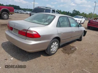 1998 Honda Accord LX z VIN 1HGCG5645WA044595, wystawiony jako IAAI lot #40073268 z przebiegiem 197 055 mil mil oraz . Historia ofert i sprzedaży dostępna na DreamBid. Obrazek 4.
