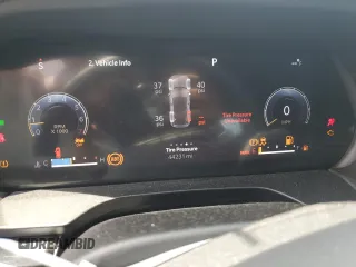 2023 Jeep Grand Cherokee Laredo z VIN 1C4RJGAGXPC552901, wystawiony jako Copart lot #60107115 z przebiegiem 44 231 mil mil oraz Szkoda całkowita • Salvage title. Historia ofert i sprzedaży dostępna na DreamBid. Obrazek 9.