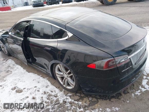 2013 Tesla Model S с VIN 5YJSA1AG2DFP11228, выставлен на аукционе IAAI как лот 41339370 с пробегом 121 237 миль миль и . История ставок и продаж доступна на DreamBid. Изображение 3.
