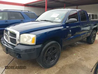 2007 Dodge Dakota SLT with VIN 1D7HE48K07S137252, listed as a IAAI auction lot 41385640 with 223,920 mi miles and . Bid and sale history available at carsss.com. Image 2.