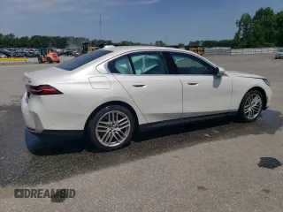 2024 BMW 5 Series 530i z VIN WBA43FJ00RCR49504, wystawiony jako Copart lot #57427265 z przebiegiem 30 326 mil mil oraz Szkoda całkowita • Salvage title. Historia ofert i sprzedaży dostępna na DreamBid. Obrazek 3.