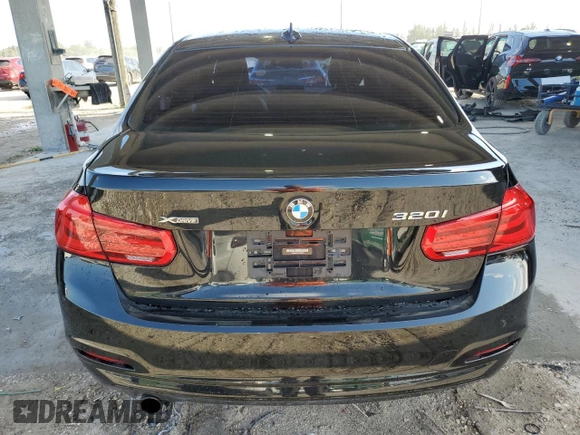 2018 BMW 3 Series 320i xDrive z VIN WBA8A3C51JA489672, wystawiony jako Copart lot #55775625 z przebiegiem 66 626 mil mil oraz Szkoda całkowita • Salvage title. Historia ofert i sprzedaży dostępna na DreamBid. Obrazek 6.