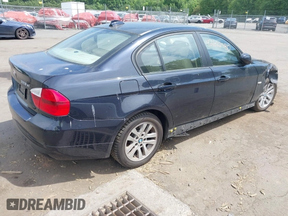 2007 BMW 3 Series 328xi with VIN WBAVC93527KX56871, listed as a IAAI auction lot 42622580 with 164,047 mi miles and . Bid and sale history available at DreamBid. Image 4.