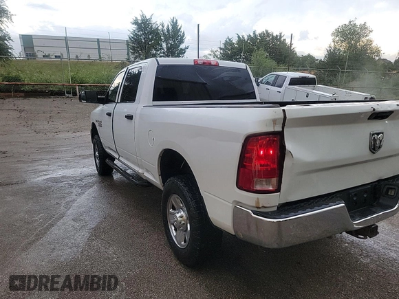 2015 Ram 2500 Tradesman z VIN 3C6TR5CT5FG664005, wystawiony jako IAAI lot #42556122 z przebiegiem 183 397 mil mil oraz . Historia ofert i sprzedaży dostępna na DreamBid. Obrazek 16.