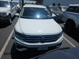 2024 Volkswagen Tiguan SE с VIN 3VV3B7AX0RM096462, выставлен на аукционе IAAI как лот 42844462 с пробегом 33 442 миль миль и . История ставок и продаж доступна на DreamBid. Изображение 48.