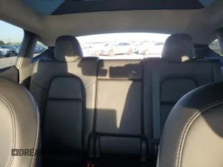 2022 Tesla Model Y Long Range z VIN 7SAYGAEE9NF366382, wystawiony jako Copart lot #52179515 z przebiegiem 41 654 mil mil oraz Szkoda całkowita • Salvage title. Historia ofert i sprzedaży dostępna na DreamBid. Obrazek 10.