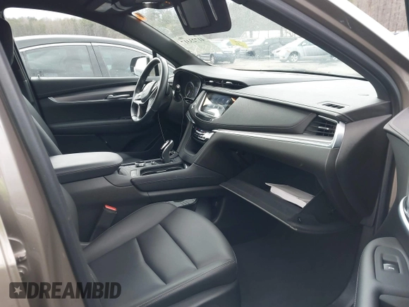 2023 Cadillac XT5 FWD Luxury z VIN 1GYKNAR45PZ140440, wystawiony jako IAAI lot #41723317 z przebiegiem 25 124 mil mil oraz . Historia ofert i sprzedaży dostępna na DreamBid. Obrazek 5.