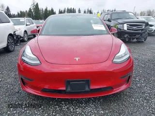 2018 Tesla Model 3 Long Range Battery z VIN 5YJ3E1EB2JF087823, wystawiony jako IAAI lot #41903609 z przebiegiem 69 749 mil mil oraz . Historia ofert i sprzedaży dostępna na DreamBid. Obrazek 13.