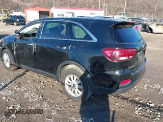 2019 Kia Sorento LX with VIN 5XYPG4A34KG509144, listed as a IAAI auction lot 41747105 with 129,874 mi miles. Bid and sale history available at carsss.com. Image 3.