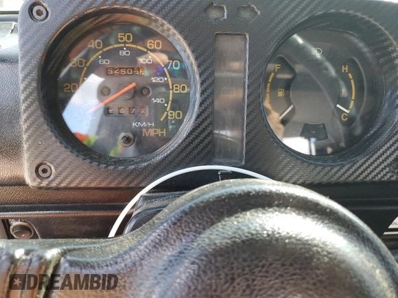1987 Suzuki Samurai z VIN JS3JC51C3H4186141, wystawiony jako Copart lot #72551804 z przebiegiem 525 030 mil mil oraz Szkoda całkowita • Salvage title. Historia ofert i sprzedaży dostępna na DreamBid. Obrazek 9.