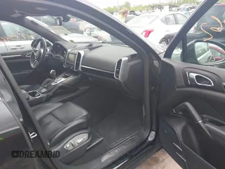 2016 Porsche Cayenne S z VIN WP1AB2A23GLA95509, wystawiony jako IAAI lot #42234662 z przebiegiem 73 741 mil mil oraz . Historia ofert i sprzedaży dostępna na DreamBid. Obrazek 5.