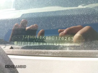 2006 Jeep Commander z VIN 1J8HH48K96C176263, wystawiony jako IAAI lot #41843558 z przebiegiem 172 157 mil mil oraz . Historia ofert i sprzedaży dostępna na DreamBid. Obrazek 9.