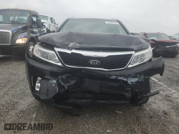 2015 Kia Sorento LX z VIN 5XYKTCA64FG636749, wystawiony jako Copart lot #54692105 z przebiegiem 141 739 mil mil oraz Szkoda całkowita • Salvage title. Historia ofert i sprzedaży dostępna na DreamBid. Obrazek 5.