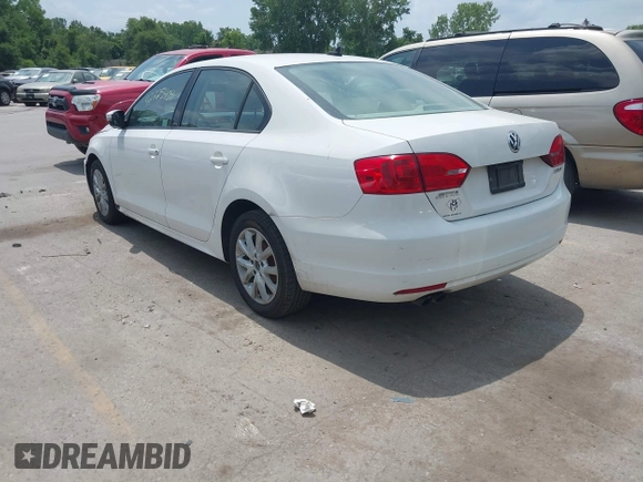 2011 Volkswagen Jetta SE with VIN 3VWDX7AJXBM348012, listed as a IAAI auction lot 42725404 with 235,361 mi miles and . Bid and sale history available at DreamBid. Image 3.