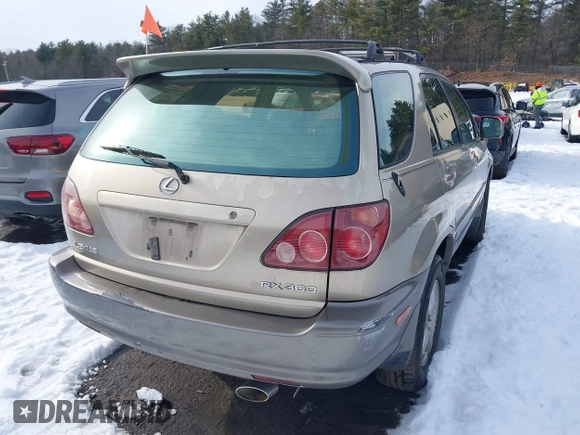 1999 Lexus RX 300 Luxury SUV with VIN JT6HF10U1X0088942, listed as a IAAI auction lot 41471680 with 193,592 mi miles. Bid and sale history available at carsss.com. Image 4.