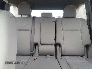 2019 Toyota Highlander LE z VIN 5TDBZRFH4KS701267, wystawiony jako Copart lot #58402555 z przebiegiem 107 147 mil mil oraz Szkoda całkowita • Salvage title. Historia ofert i sprzedaży dostępna na DreamBid. Obrazek 10.