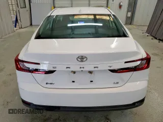 2025 Toyota Camry LE z VIN 4T1DAACK4SU536040, wystawiony jako Copart lot #58189475 z przebiegiem 16 965 mil mil oraz Czysty tytuł • Clean title. Historia ofert i sprzedaży dostępna na DreamBid. Obrazek 6.
